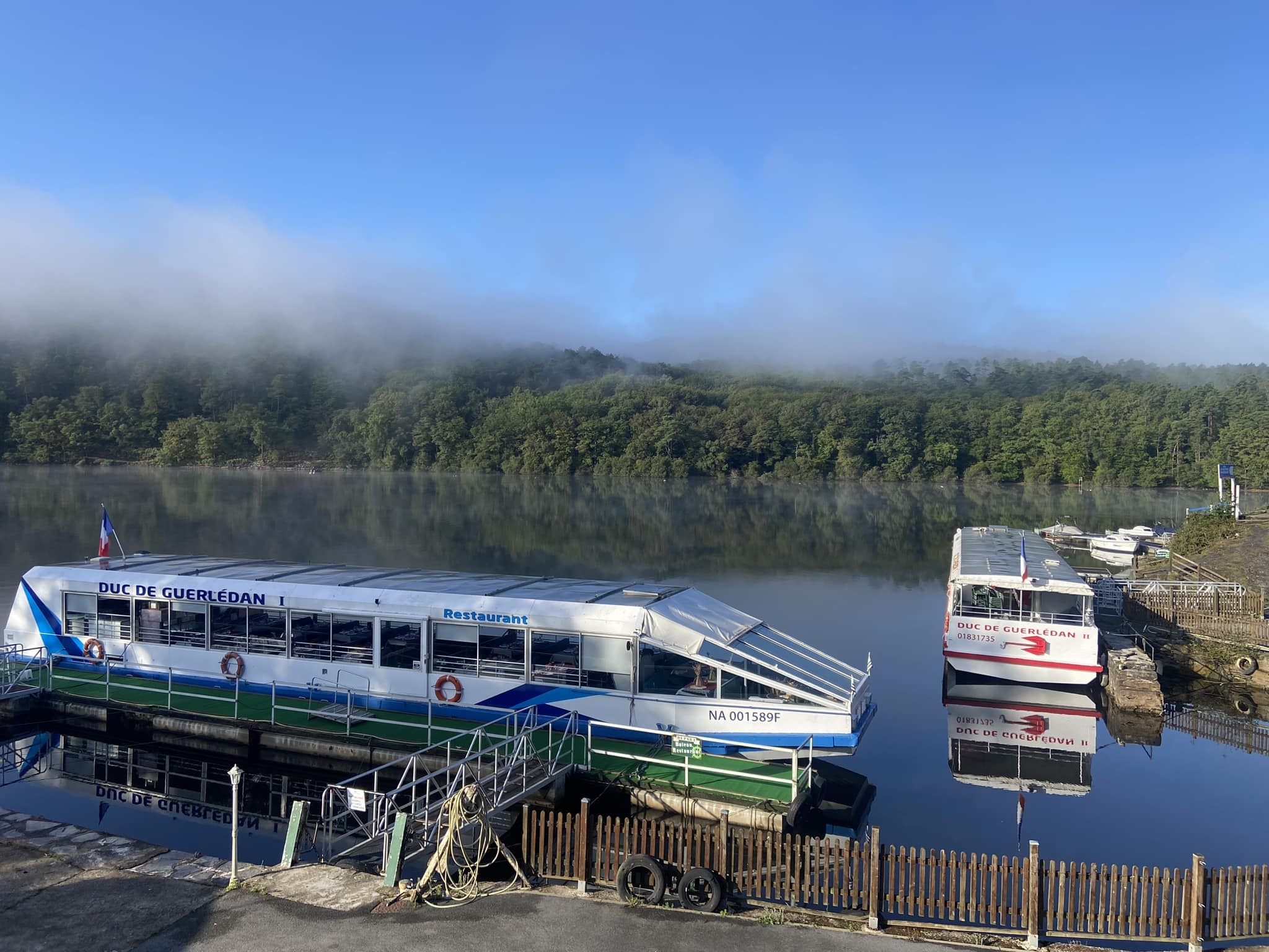 Bateau LAC DE GUERLEDAN - ©Vedettes de Guerlédan - restaurant l'Embarcadère