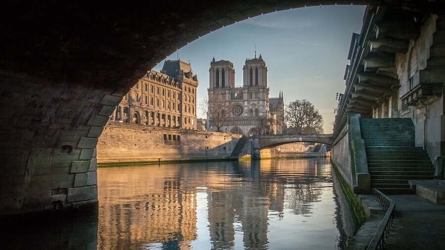 notredame-4688554_1280 - PIXABAY - TINY